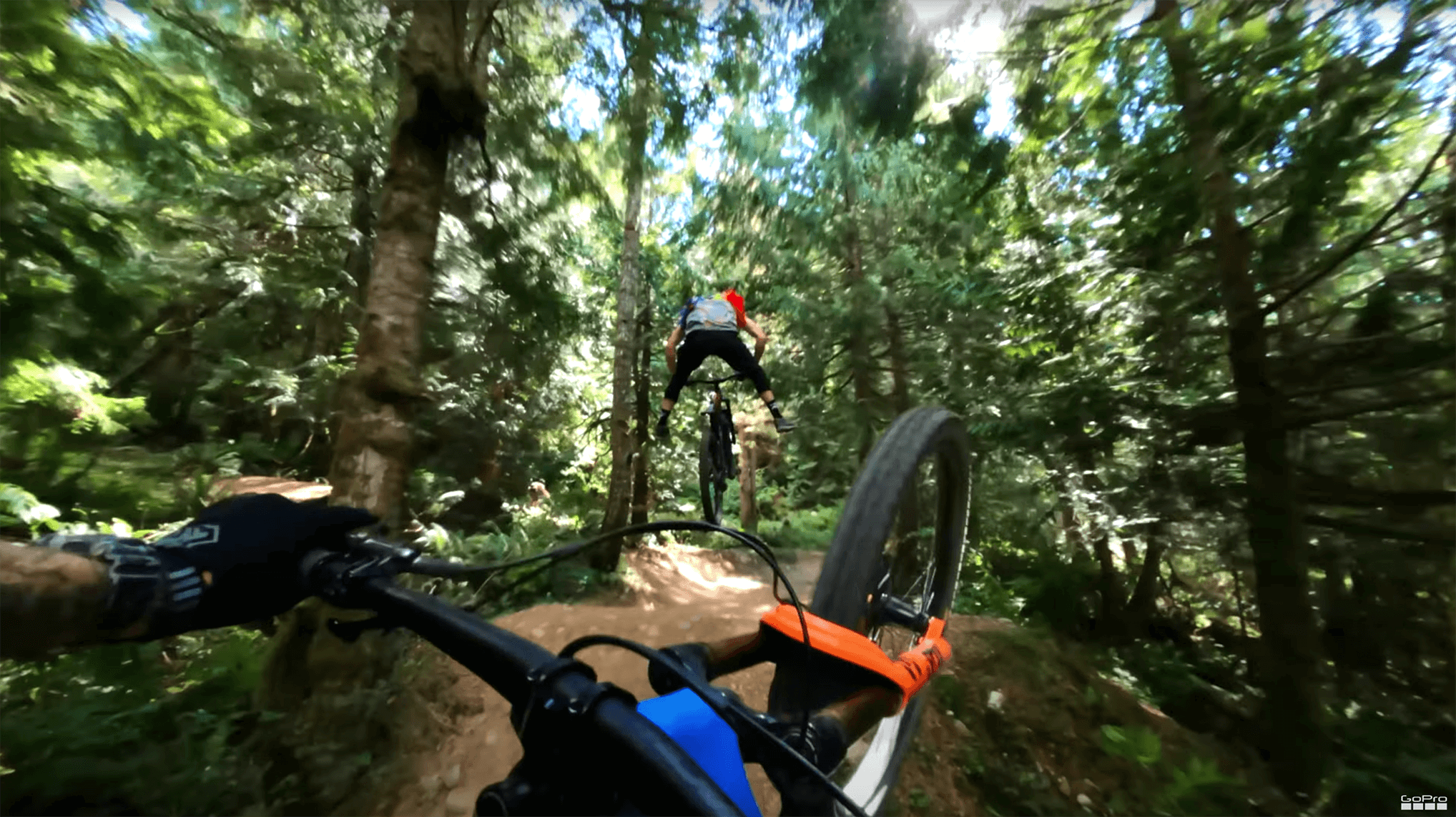 Quel support GoPro choisir pour le VTT ? Le guide complet pour une vidéo stable et immersive